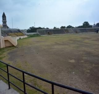 The hockey field continues to be a question | हॉकी मैदानाचा प्रश्न कायम