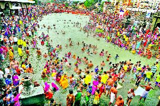 Crowd before the mountain ... | पर्वणीपूर्वीच गर्दी...