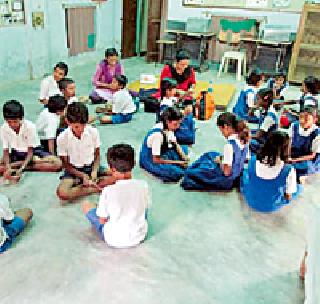 There is a tradition of Khadi conservation in Sewagram | सेवाग्रामात खादीच्या राख्यांची परंपरा कायम