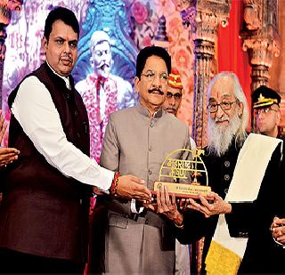 Left, right and middle! | डावे, उजवे आणि मधले!