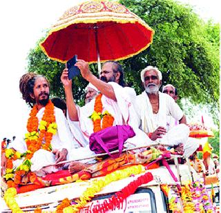 Memories of the Moment Capture in Mobile | पर्वणीच्या आठवणी मोबाइलमध्ये कैद