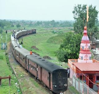 Shiva Bhakta's single alarm 'Har bhaaa Mahadev'. | शिवभक्तांचा एकच गजर ‘हर्रऽऽ बोला महादेव.’.