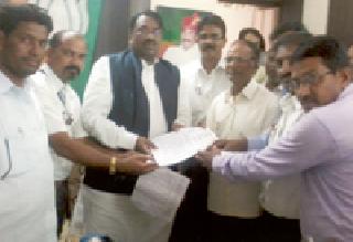 Teachers will solve teacher problems by taking court | शिक्षक अदालत घेऊन शिक्षकांच्या समस्या सोडविणार