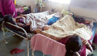 Two or two pregnant women on the same bed | एकाच खाटेवर दोन-दोन गर्भवती