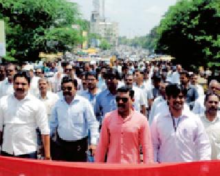 State employees on the road | राज्य कर्मचारी रस्त्यावर