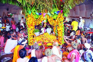 Other sadhus and devotees will surely be able to attend the second royal wedding | दुसऱ्या शाहीस्नानासाठी निश्चित जास्त साधू-भाविक येतील