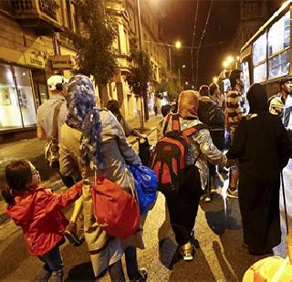 Migrants leave Hungary | स्थलांतरितांनी हंगेरी सोडले Migrants leave Hungary | स्थलांतरितांनी हंगेरी सोडले