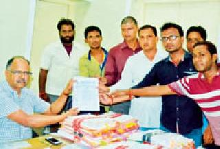 Demand for installing CCTV cameras in government offices and main roads | शासकीय कार्यालय व मुख्य रस्त्यांवर सीसीटीव्ही कॅमेरे लावण्याची मागणी Demand for installing CCTV cameras in government offices and main roads | शासकीय कार्यालय व मुख्य रस्त्यांवर सीसीटीव्ही कॅमेरे लावण्याची मागणी