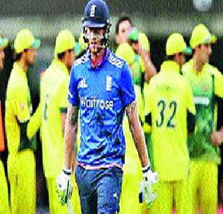 Stokes sixth player to be dismissed due to field barrier | क्षेत्ररक्षणातील अडथळ्यामुळे बाद होणारा स्टोक्स सहावा खेळाडू