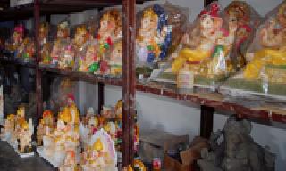 The hunger crisis of rural sculptors | ग्रामीण मूर्तिकारांवर उपासमारीचे संकट The hunger crisis of rural sculptors | ग्रामीण मूर्तिकारांवर उपासमारीचे संकट