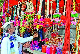 Due to drought | पोळा सणावर दुष्काळाचे सावट Due to drought | पोळा सणावर दुष्काळाचे सावट