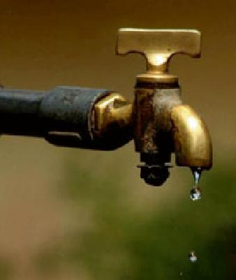 Anxiety in Chandrapurkar due to irregular water supply | अनियमित पाणी पुरवठ्यामुळे चंद्रपूरकरांत संताप