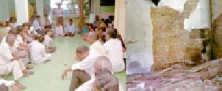 Office in the hall; Assembly meeting | सभागृहात कार्यालय; वऱ्हांड्यात सभा