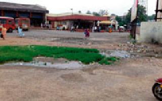 The bus station premises dump the villagers | बसस्थानक परिसर घाणीच्या विळख्यात
