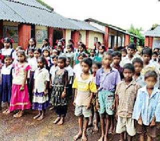 Students' drought in Ashram schools | आश्रमशाळांमध्ये विद्यार्थ्यांचा दुष्काळ