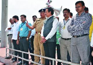 Inspector of Godaghat Guardians | गोदाघाटाची पालकमंत्र्यांकडून पाहणी Inspector of Godaghat Guardians | गोदाघाटाची पालकमंत्र्यांकडून पाहणी