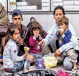 Inhuman treatment of immigrants in Hungary | हंगेरीत स्थलांतरितांना अमानुष वागणूक Inhuman treatment of immigrants in Hungary | हंगेरीत स्थलांतरितांना अमानुष वागणूक