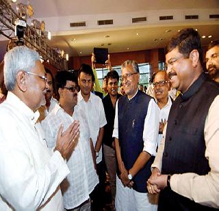Election of the Nationalist Congress Party, BSP benefit | निवडणूक आयोगाच्या विलंबाचा राष्ट्रवादी, बसपाला फायदा Election of the Nationalist Congress Party, BSP benefit | निवडणूक आयोगाच्या विलंबाचा राष्ट्रवादी, बसपाला फायदा