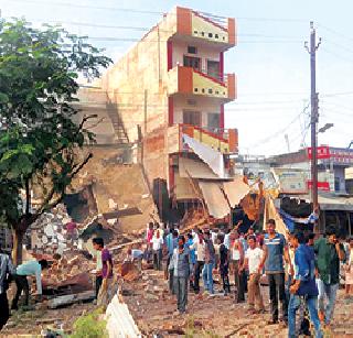 A huge explosion of detonators | डिटोनेटर्सचा भीषण स्फोट A huge explosion of detonators | डिटोनेटर्सचा भीषण स्फोट