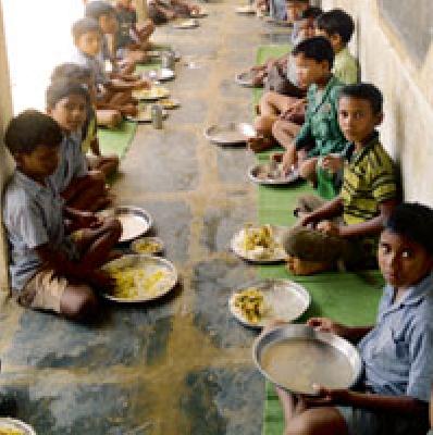 Little birds feeding scarcity | चिमुकल्यांचा आहार निकृष्ट