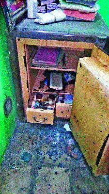 Theft in Nimgaon District Bank Branch | निमगाव जिल्हा बॅँक शाखेत चोरी