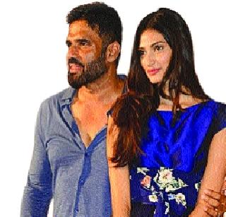 The first movie is not with the father | पहिला सिनेमा वडिलांसोबत नाहीच