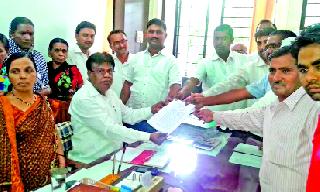 Gundas took control of the society | गुंडांनी घेतला समाजमंदिराचा ताबा