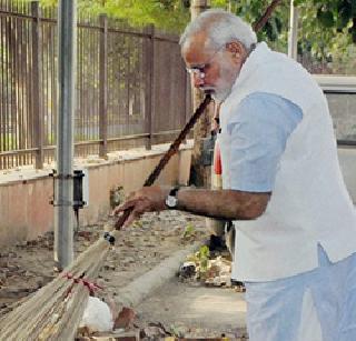 Notice to the Gujarati channel due to showcasing the broom leader | झाडूवाल्या नेत्यावर कार्यक्रम दाखवल्याने गुजराती चॅनलला नोटीस Notice to the Gujarati channel due to showcasing the broom leader | झाडूवाल्या नेत्यावर कार्यक्रम दाखवल्याने गुजराती चॅनलला नोटीस