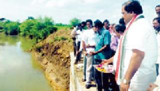 Remedies to dryland farmers by water tanker Shivar | जलयुक्त शिवारातून कोरडवाहू शेतकऱ्यांना दिलासा Remedies to dryland farmers by water tanker Shivar | जलयुक्त शिवारातून कोरडवाहू शेतकऱ्यांना दिलासा