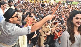 Deepika-Ranveer in 'Lokmat Your Bappa' initiative | 'लोकमत आपले बाप्पा' उपक्रमात अवतरले दीपिका-रणवीर Deepika-Ranveer in 'Lokmat Your Bappa' initiative | 'लोकमत आपले बाप्पा' उपक्रमात अवतरले दीपिका-रणवीर