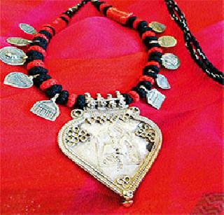 Silver Jewelry Glitter | चांदीच्या दागिन्यांची चकाकी Silver Jewelry Glitter | चांदीच्या दागिन्यांची चकाकी