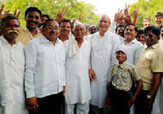 Cooperation panel dominates Chandur Bazar Samiti | चांदूर बाजार समितीवर सहकार पॅनेलचे वर्चस्व Cooperation panel dominates Chandur Bazar Samiti | चांदूर बाजार समितीवर सहकार पॅनेलचे वर्चस्व