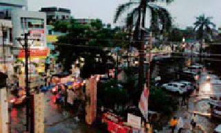 Smoky rain in the district | जिल्ह्यात धुव्वाधार पाऊस