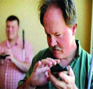 Now the basis of 'WhatSAP' for the blind | अंधांना आता ‘व्हॉट्सअॅप’चा आधार Now the basis of 'WhatSAP' for the blind | अंधांना आता ‘व्हॉट्सअॅप’चा आधार