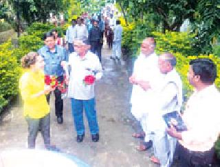 Study Visit to Chikhali village of foreign university student | विदेशी विद्यापीठाच्या विद्यार्थिनीची चिखली गावाला अभ्यास भेट Study Visit to Chikhali village of foreign university student | विदेशी विद्यापीठाच्या विद्यार्थिनीची चिखली गावाला अभ्यास भेट