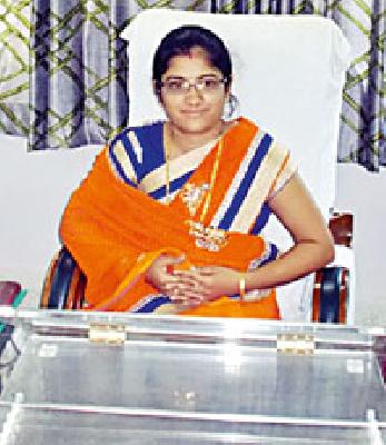 As the head of Gadchiroli city, Ashwini Dhatrak, | गडचिरोलीच्या नगराध्यक्षपदी अश्विनी धात्रक विराजमान As the head of Gadchiroli city, Ashwini Dhatrak, | गडचिरोलीच्या नगराध्यक्षपदी अश्विनी धात्रक विराजमान