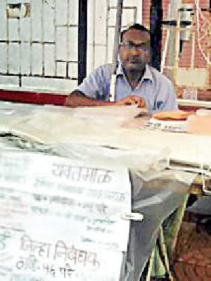 In the streets 'dream dealer' trouble | रस्त्यावरचे ‘सपनो के सौदागर’ संकटात In the streets 'dream dealer' trouble | रस्त्यावरचे ‘सपनो के सौदागर’ संकटात