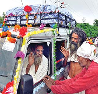 Half of the Nashik Sadhugram empty in Nashik | नाशिकमधील निम्मे साधुग्राम रिकामे