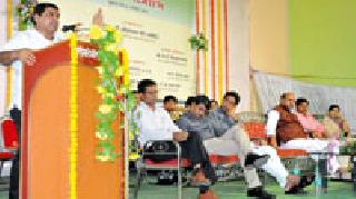 Problems that will be left in the same camp | एकाच शिबिरात सुटणार समस्या