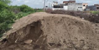 80 brass seized in an illegal sandal | ८० ब्रास अवैध वाळूसाठा जप्त