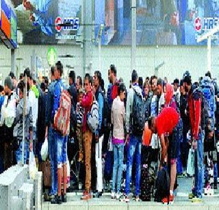 The question of migrants was shocked | स्थलांतरितांचा प्रश्न चिघळला The question of migrants was shocked | स्थलांतरितांचा प्रश्न चिघळला