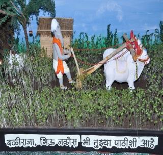 Fear of the farmers who gave Eco Friendly Ganeshotsav | इको फ्रेंडली गणेशोत्सवातून दिला शेतक-यांना धीर Fear of the farmers who gave Eco Friendly Ganeshotsav | इको फ्रेंडली गणेशोत्सवातून दिला शेतक-यांना धीर