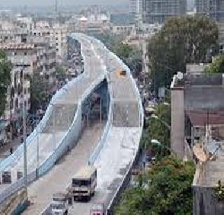 Municipal corporation ignores the flyover of Dharavi | धारावीतील उड्डाणपुलाकडे पालिकेचे दुर्लक्ष