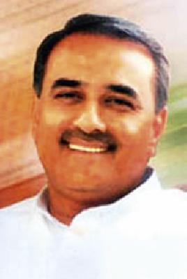 Naxal district needs a well equipped railway service- Patel | नक्षल जिल्ह्याला सुसज्ज रेल्वेसेवेची गरज- पटेल