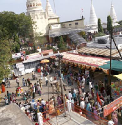 SiddhiVinayak Temple, lit by millions of lamps | लक्षावधी दिव्यांनी उजळले सिद्धीविनायक मंदिर
