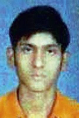 The victim was murdered by the accused student | विद्यार्थिनीच्या खुनातील आरोपीने विष घेतले