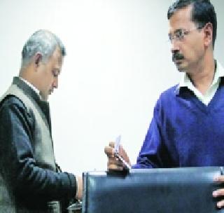 Somnath's behavior is shameful, he should dedicate - Kejriwal | सोमनाथ यांचे वर्तन लज्जास्पद, त्यांनी समर्पण करावे - केजरीवाल Somnath's behavior is shameful, he should dedicate - Kejriwal | सोमनाथ यांचे वर्तन लज्जास्पद, त्यांनी समर्पण करावे - केजरीवाल