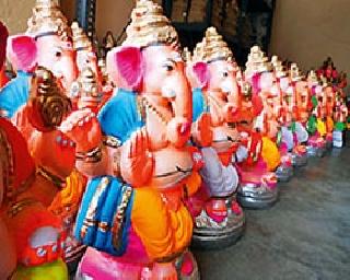 Laddo in the water | पाण्यातल्या जिवांसाठी लाडू