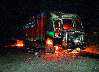 Three killed in separate road accidents on Peth road | पेठ रस्त्यावर वेगवेगळ्या अपघातात तीन ठार