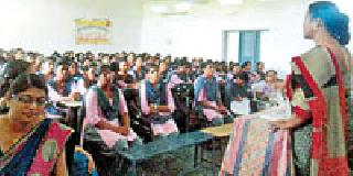 Girls should be aware of responsibility and role | मुलींनी जबाबदारी, भूमिकेची जाण ठेवावी Girls should be aware of responsibility and role | मुलींनी जबाबदारी, भूमिकेची जाण ठेवावी